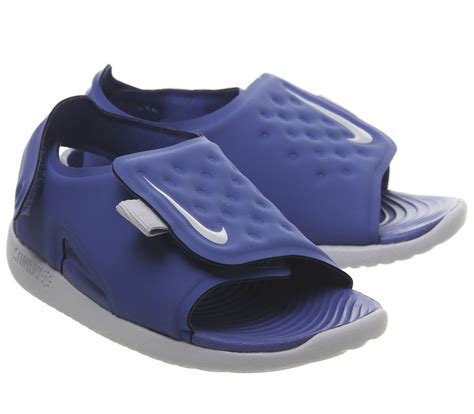 nike sandals for adults.